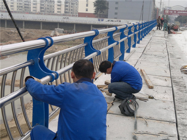 无锡不锈钢河道护栏的特性及其在城市景观中的应用